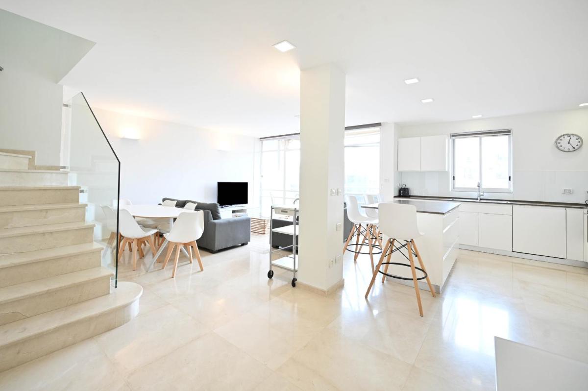 Lovely Penthouse by HolyGuest - image 4
