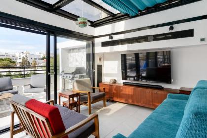 Bauhaus Penthouse - image 21