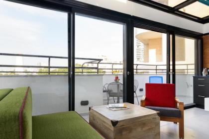 Bauhaus Penthouse - image 25