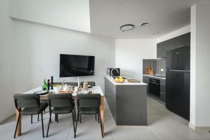 Luxury 3BR Duplex with Sea View in Tel-Aviv Center by Sea N' Rent - image 21