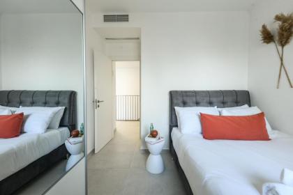 Luxury 3BR Duplex with Sea View in Tel-Aviv Center by Sea N' Rent - image 23