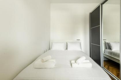 Cozy 2 BR Apt w Balcony 3 min Walk from the Beach by Sea N' Rent - image 22