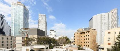 Cozy 2 BR Apt w Balcony 3 min Walk from the Beach by Sea N' Rent - image 23