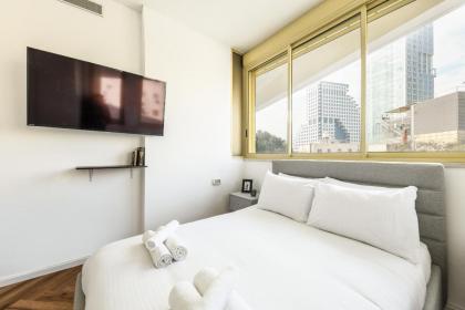 Cozy 2 BR Apt w Balcony 3 min Walk from the Beach by Sea N' Rent - image 24