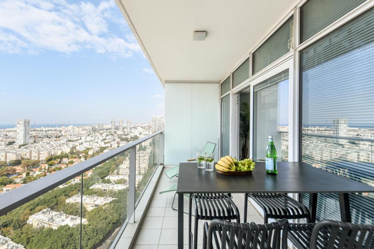 Beautiful 2br in midtown w sea view pool and parking by Sea N' Rent - main image