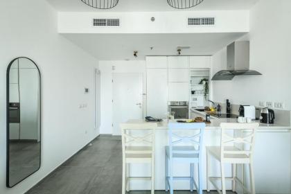 Beautiful 2br in midtown w sea view pool and parking by Sea N' Rent - image 23