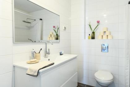 Beautiful 2br in midtown w sea view pool and parking by Sea N' Rent - image 29