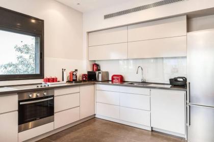 Luxury 3BR Apt Centrally Located & 5-min to Beach by Sea N' Rent - image 16