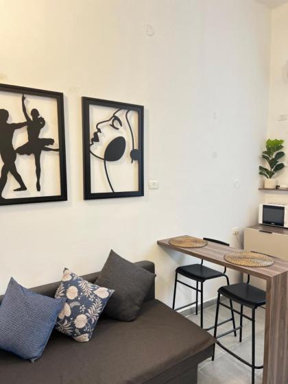 AspenTLV - Hacarmel Market Apartments & Studios - image 2