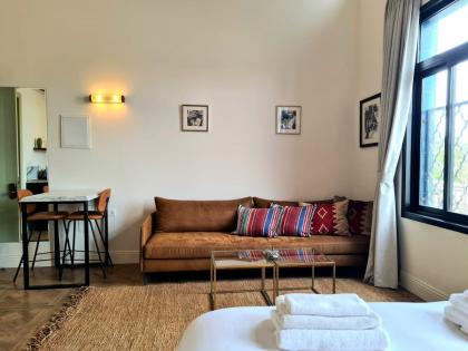 Kubler's House - By Beach Apartments TLV - image 22