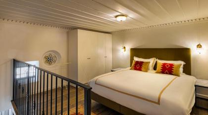 Kubler's House - By Beach Apartments TLV - image 23