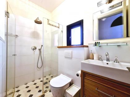 Kubler's House - By Beach Apartments TLV - image 26