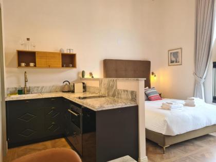 Kubler's House - By Beach Apartments TLV - image 27