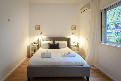 Homey & Spacious 2BR Apt in the Heart of Tel-Aviv by Sea N' Rent - image 24