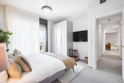 Skyline Oasis by TLV2RENT - image 29