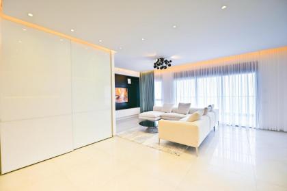 Apartment Fabulous - image 22