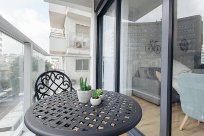 Cozy 1BR in Ben Yehuda by Holiday Rentals - image 27