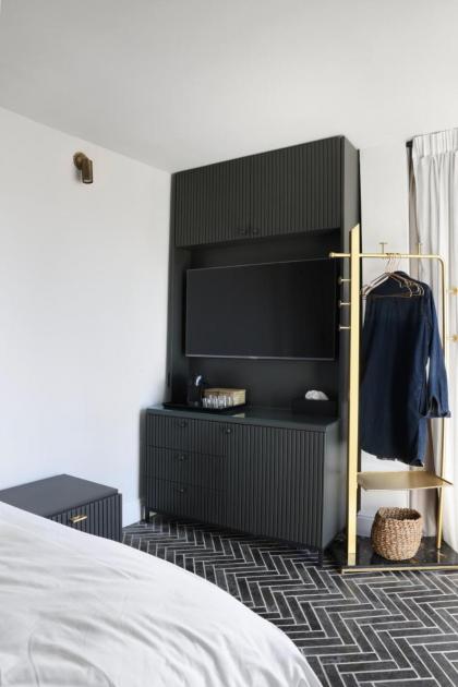Allegro Neve Tzedek Boutique Suites - By HOMY - image 21