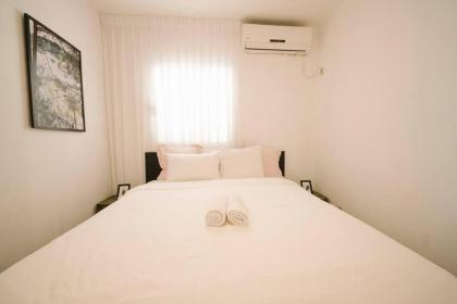 Ben Yehuda Duplex Apartment By Nimizz - image 25