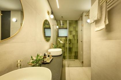 Sophisticated 1BR Apartment in Central Tel Aviv by Sea N' Rent - image 21