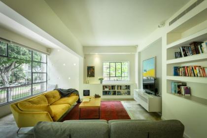 Spacious & Green 3BR Apt w Balcony in City Center by Sea N' Rent - image 3