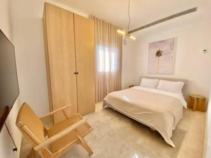 Luxury Penthouse with Roof-Top Pool - By Beach Apartments TLV - image 24