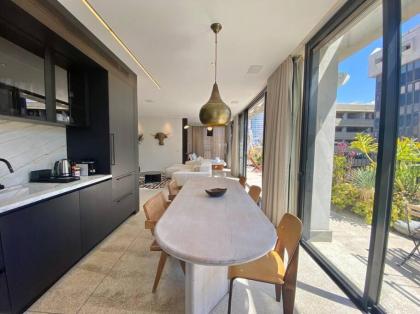 Luxury Penthouse with Roof-Top Pool - By Beach Apartments TLV - image 26