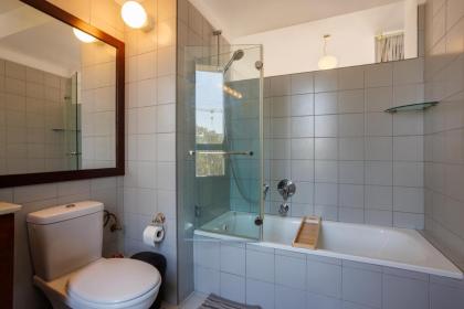 Neve Tsedek 2BR Apartment By Nimizz - image 22