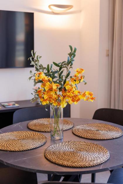 Neve Tsedek 2BR Apartment By Nimizz - image 23