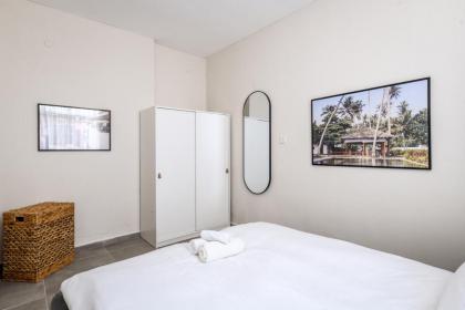 Spacious & Bright 3BR Apt Near the Beach & Port by Sea N' Rent - image 21