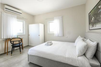 Spacious & Bright 3BR Apt Near the Beach & Port by Sea N' Rent - image 23