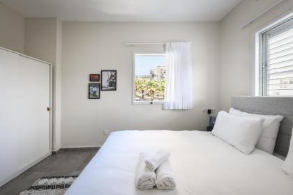 Spacious & Bright 3BR Apt Near the Beach & Port by Sea N' Rent - image 25