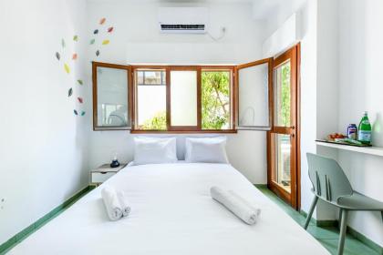 Spacious 3BR Penthouse w Rooftop 7 min from Beach by Sea N' Rent - image 24