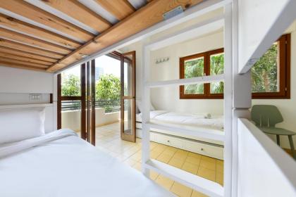 Spacious 3BR Penthouse w Rooftop 7 min from Beach by Sea N' Rent - image 29