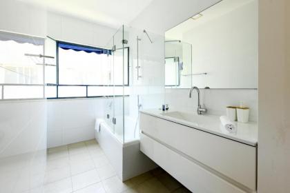Spacious 3BR Penthouse w Rooftop 7 min from Beach by Sea N' Rent - image 30