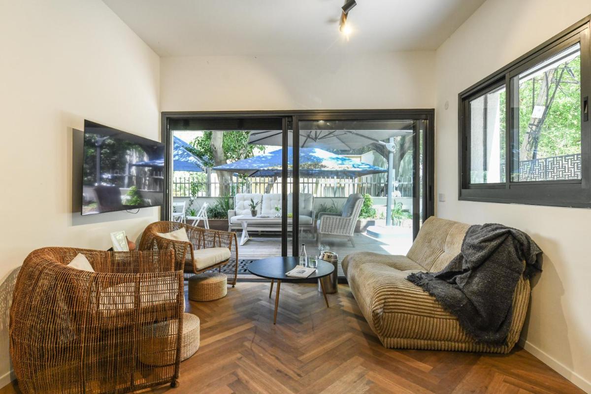 Stylish 2BR Apt with Patio in the Heart of Tel Aviv by Sea N' Rent - main image