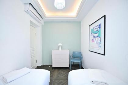 Stylish 3BR Garden Apartment Steps from the Beach - image 21