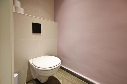 Stylish 3BR Garden Apartment Steps from the Beach - image 22