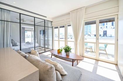 Charming 1BR Apt in Authentic Bauhaus Building 