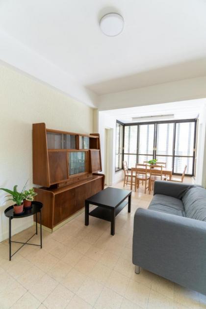 Spacious 3BR Surrounded by Greenery - image 11