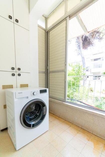 Spacious 3BR Surrounded by Greenery - image 23