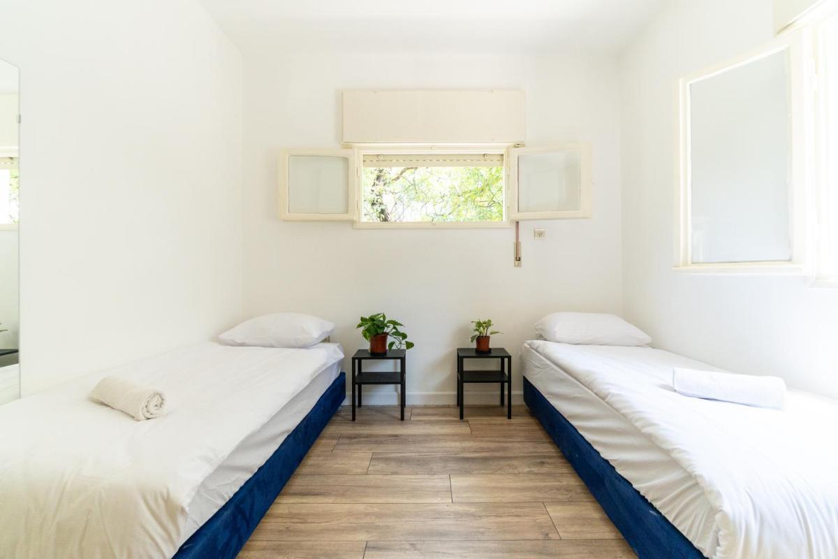Spacious 3BR Surrounded by Greenery - image 6