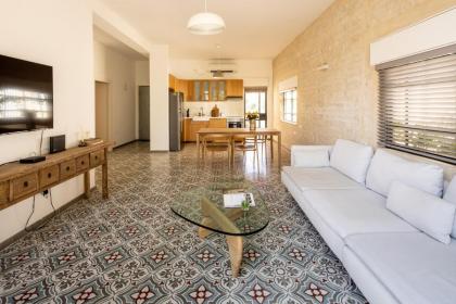 Rustic Charm in Tel Aviv's Center by Sea N' Rent - image 30