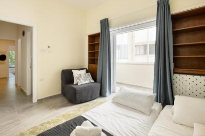Eclectic Dreams Rabin Square Apt by Sea N' Rent - image 26