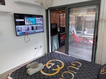 Luxury Jacuzzi Near Beach APT with 80sq garden