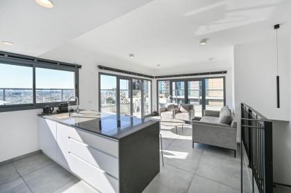 Glamorous 3BR Penthouse near Rothschild Boulevard