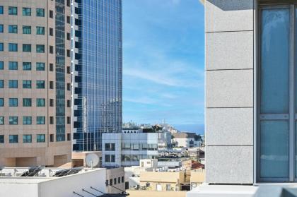 Glamorous 3BR Penthouse near Rothschild Boulevard - image 21