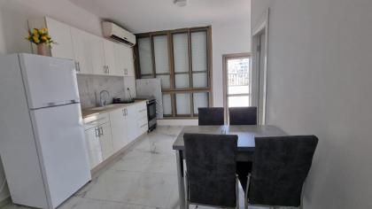 New Stylish Apartment with Balcony Close to Tel Aviv - image 21
