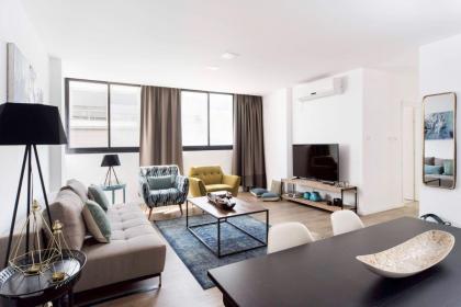Modern & Bright 3BR Apt by Sea N' Rent - image 21
