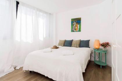 Modern & Bright 3BR Apt by Sea N' Rent - image 26